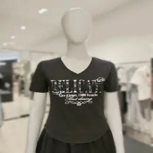 [에고이스트][BLUE LABEL] V넥 레이스 패치 반팔 티셔츠 ES2OTH04