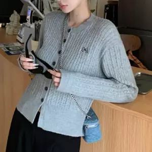 리본자수 꽈배기 니트가디건 라운드넥 가을 세미크롭 여성가디건