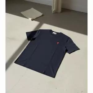 아미 AMI 26SS 아미 드 꾀흐 하트 로고 반팔 티셔츠 BFUTS035 724 430