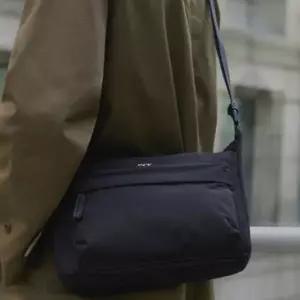 [헤지스](대전신세계)[HATCH-BAG] 블랙 나일론 크로스백 HJBA6E340BK