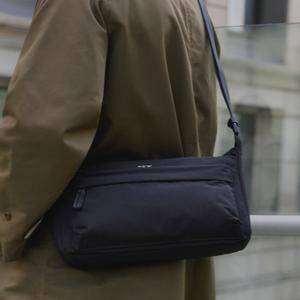 [AK수원점] [헤지스ACC] [25FW][HATCH-BAG] 블랙 나일론 크로스백/HJBA5F340BK