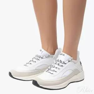 아페쎄 런 어라운드 PAACT M56084 AAB 스니커즈