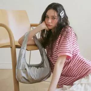 LAP GLEAM HOBO BAG AR7AB421