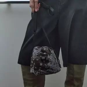 LAP PAISLEY BUCKET BAG AR7ABA41