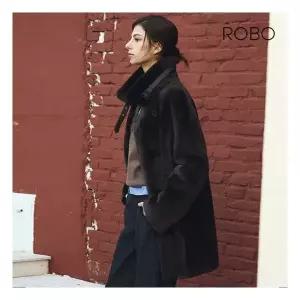 로보 [런칭가 139만원] 25FW 리버시블 넥벨트 더블 하프 무스탕
