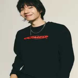 공용 ARMED 스티치 긴팔 티셔츠 [블랙/레드] (MSFMTSL02BD-W)
