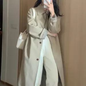 모던베이지 롱트렌치코트 소매체크 포인트 여성데일리룩