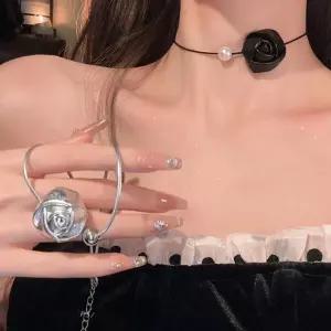 (다올)실버 블랙 장미 초커 목걸이 셀프 웨딩 브라이덜 포인트