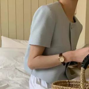 세미크롭 재킷 간절기 여름 베이직 단추 디테일 반팔 미디 크롭 자켓