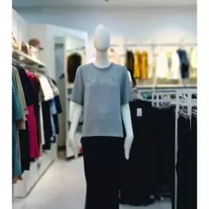 올리비아로렌 자수로고 블라우스 자수로고 블라우스  VOCNS4M4231
