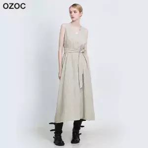 [오조크(OZOC)] 허리끈 민소매 미디원피스 (택가격 128000원)