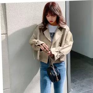 숏기장트렌치코트 베이지 가을 숏기장 트렌치 자켓 크롭 더블 단추 날씬