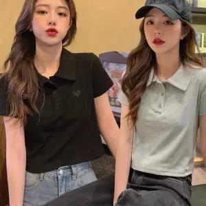 귀여운 하트 패치 크롭 기장 슬림 라인 카라 반팔티