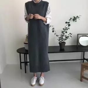 편안한 라운드넥 체형커버조끼 원피스 레이어드 롱조끼 니트 소재