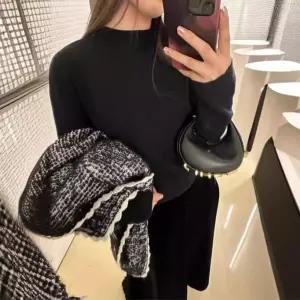 여성용 슬림핏 하프터틀넥 니트 풀오버겨울패션 겨울룩 폴라티 블랙 라티 텍셔츠