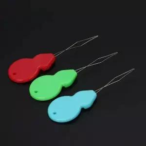 10Pcs 새로운 활 플라스틱 바늘 실을 꿰는 사람 스티치 삽입 손 기계 바느질 도구 가정 용품 액세서리