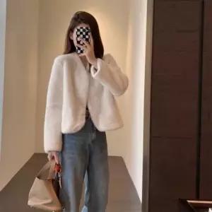 무지 하프코트 여성 겨울 반코트 포근한 패션 털 코트