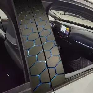 2 자동차 B필러 스티커 스크래치 방지 비닐 적 육각형 파란색 장식 세단 BMW Audi용으로 설계됨