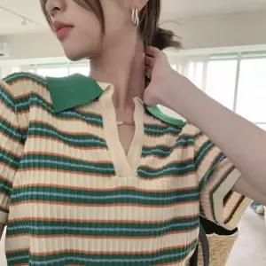 배색 스트라이프 크롭 브이넥 카라 니트 MFNC-030026