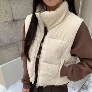 [하프클럽/]아이보리 코듀로이 하이넥 크롭 패딩 베스트 스트링