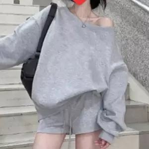 [하프클럽/]여성 언발 오프숄더 맨투맨 1P 루즈핏 간절기 데일리 티셔츠 캐