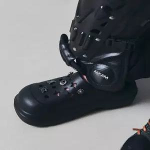 락피쉬웨더웨어 × AAKAM HAYDEN CLOG - BLACK 샌들/슬리퍼 RF1SHBG1EV011