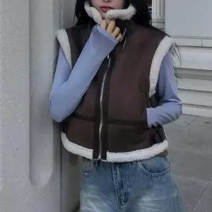 여자 코디 무스탕 클래식 양털 폴라넥 베스트