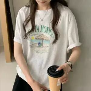 [하프클럽/]여성 산타모니카 비치 그래픽 레터링 루즈핏 반팔 티셔츠 휴양