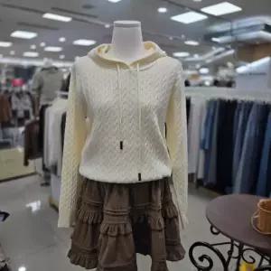 [오버톤]오버톤 DP01 자수꽈배기후드니트 KDWI410 (41502822)