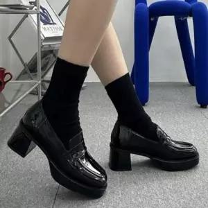 스포티 에나멜 가보시 페니 여성 통굽 미들굽 로퍼힐-WFPXLA9