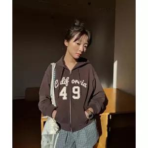 WHO.A.U Patch Crop Hood Zip-up / WHMZG1111F