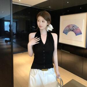 청수정 여성 옆가슴을 커버해주는 여유로운 홀터넥 백리스 니트조끼 여름 KS