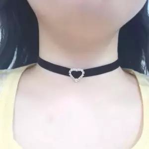 블랙 벨벳 하트 포인트 초커 목걸이 패션소품 여자목걸이 큐빅목걸이 댄스의상 사진