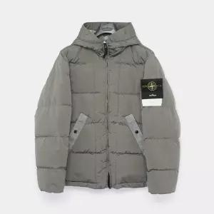 스톤아일랜드 26FW 와펜로고 나일론 메탈 에코닐 후드 패딩 남성 자켓 L2S154100019 S0019 V0060