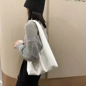 [하프클럽/알티피아]숄더백 보부상 가방 인조가죽 에코 토트백 심플 데일리백
