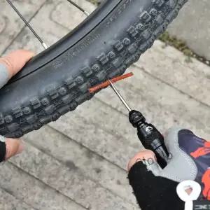 휴대용 튜브리스 자전거 타이어 수리 키트 내구성 있는 패치 사용이 간편한 최신 MTB 로드 바이크용