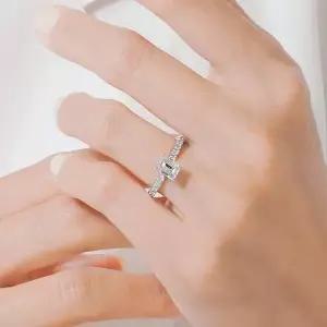 [로이드](센텀시티점)14K 1캐럿 다이아몬드 에메랄드컷 파베 반지 LRD24004D