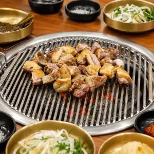 마당생오리숯불구이 초벌구이 후 400그램 야채 소스 세트