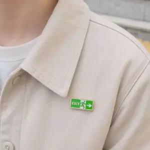 EXIT 비상구 뱃지 가방꾸미기 초록 캐릭터 미니 브로치 장식 포인트
