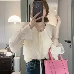 여성 봄 가을 브이넥 프릴소매 긴 소매 블라우스 데일리룩