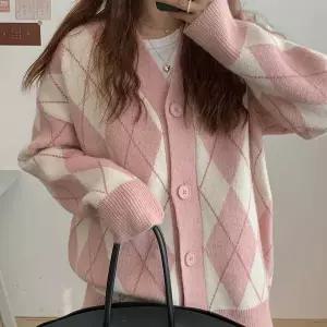 여자 20대 가디건 코디 봄 가을 데이트 룩 체크 패션