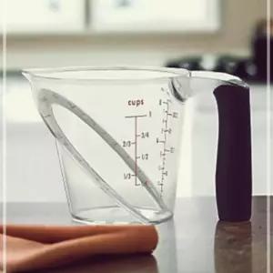 위에서보는사선계량컵앵글플라스틱비커250ml 학교 관공서 위에서보는계량컵 탑뷰계량컵 미니계량컵 눈금컵
