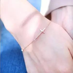[셀러허브 패션]써지컬스틸 14k 핑크골드 도금 가로슬림십자가 팔찌 (6927014A)