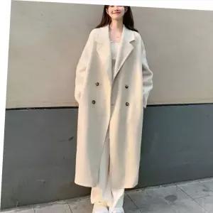 여성 주말 외출 데이트 패션 모직 소재 무지 롱 코트
