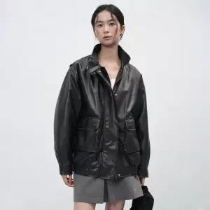 WOMAN 하이넥 페이크 레더 블루종 [BLACK] / WBE3L09512