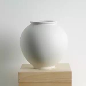 서권철작가 무시유 무광 백자 수공예 달항아리 27cm 소품 장식 풍수지리 돌상 오브제 화병