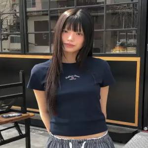 후아유 WHOAU 무신사 USA Embroidery Small Logo T-shirt WHRAG2441F