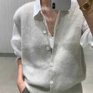 남녀 공용 조끼 스타일 베스트 캐쥬얼 간절기 니트 데이트룩 브이넥 여성 여자
