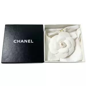 샤넬 카멜리아 화이트 코사지 브로치 6VCHA41454