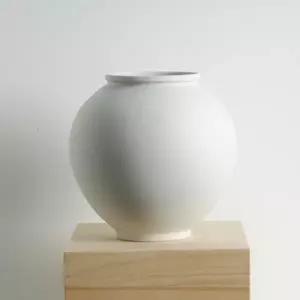 [텐바이텐]서권철작가 무시유 무광 백자 달항아리 27cm 소품 장식 풍수지리 돌